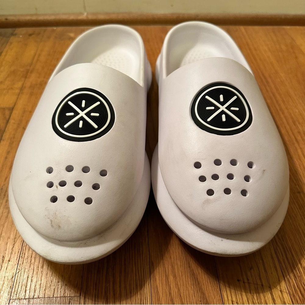 Men’s Li-Ning Way of Wade Slide Basketball off court